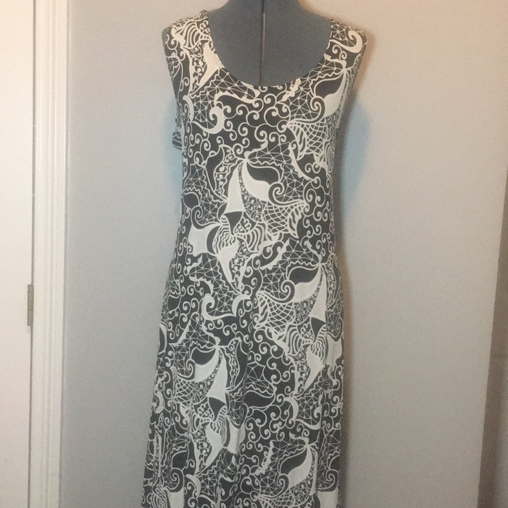 Lbisse black and white plus size maxi dress